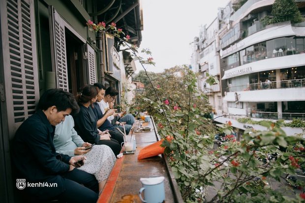 Chưa kịp tận hưởng mùa thu Hà Nội thì gió đông bắc đã ùa về: Lý do hoàn hảo để kiếm người yêu đây chứ đâu! - Ảnh 6.