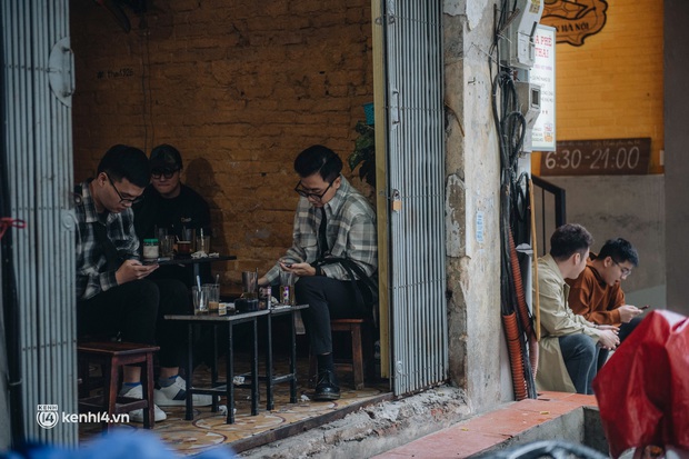 Chưa kịp tận hưởng mùa thu Hà Nội thì gió đông bắc đã ùa về: Lý do hoàn hảo để kiếm người yêu đây chứ đâu! - Ảnh 7.