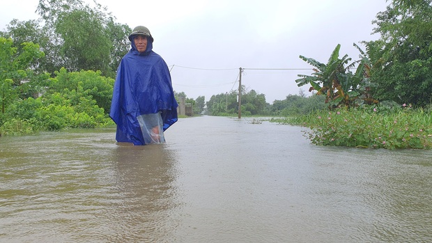 Hà Tĩnh: Mưa lớn kéo dài gây ngập cục bộ, nhiều địa phương lên kế hoạch di dời dân  - Ảnh 4.
