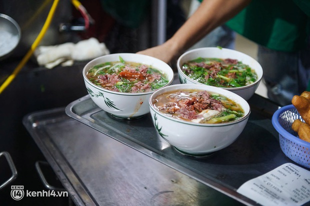 Chưa kịp tận hưởng mùa thu Hà Nội thì gió đông bắc đã ùa về: Lý do hoàn hảo để kiếm người yêu đây chứ đâu! - Ảnh 5.