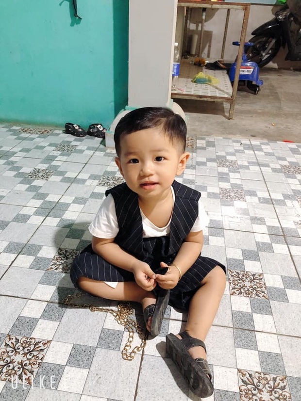 Mẹ bé trai 2 tuổi thất lạc tại bình dương cuồng nộ: Có vài ba bóng người lường đảo là đang giữ con để tống tiền - Ảnh 1. Mẹ bé trai 2 tuổi thất lạc tại bình dương cuồng nộ: Có vài ba bóng người lường đảo là đang giữ con để tống tiền - Ảnh 1.