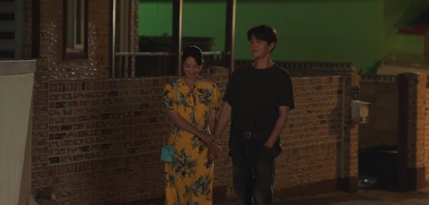 Kim Seon Ho bị Shin Min Ah đánh bầm dập, tưởng anh chị hẹn hò ở Hometown Cha-Cha-Cha rồi mà? - Ảnh 1.