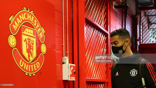 Ronaldo vào sân từ ghế dự bị, MU thoát thua hú vía trên sân nhà Old Trafford - Ảnh 20.