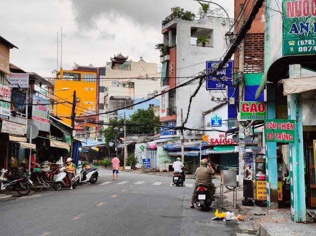 Hình ảnh Sài Gòn ngày đầu nới lỏng giãn cách qua ống kính smartphone - Ảnh 3.