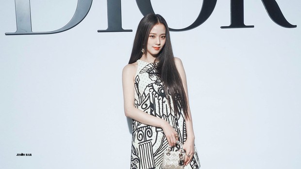 Rần rần clip CEO Dior tuyên bố chống lưng cho Jisoo nếu bị YG sa thải, nữ idol phản ứng ra sao trước kim chủ? - Ảnh 5.