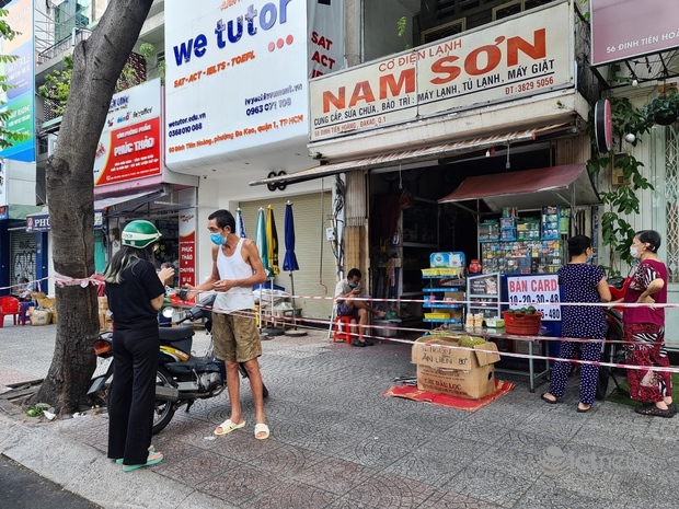 Hình ảnh Sài Gòn ngày đầu nới lỏng giãn cách qua ống kính smartphone - Ảnh 17.