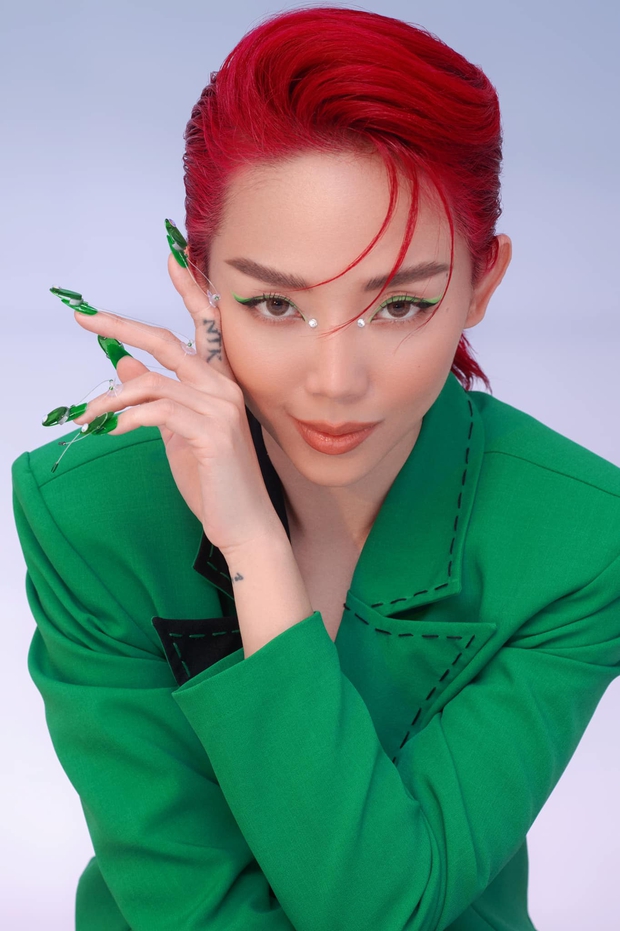 Tóc Tiên comeback cõi mạng bằng màn phô diễn đường cong, vòng 1 căng như múi bưởi mlem mlem, hôm nay nhất chị! - Ảnh 5. Tóc Tiên comeback cõi mạng bằng màn phô diễn đường cong, vòng 1 căng như múi bưởi mlem mlem, hôm nay nhất chị! - Ảnh 5.