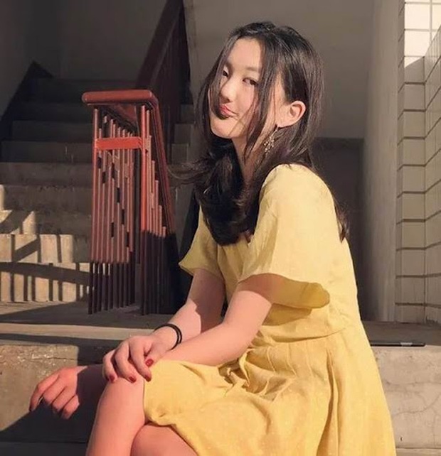 Cô con gái hở hàm ếch của Vương Phi gây sốt với ảnh đời thường khoe vóc dáng đáng ngưỡng mộ, mới 15 tuổi mà đã cao 1m70 - Ảnh 11. Cô con gái hở hàm ếch của Vương Phi gây sốt với ảnh đời thường khoe vóc dáng đáng ngưỡng mộ, mới 15 tuổi mà đã cao 1m70 - Ảnh 11.