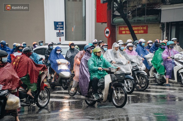 Gió mùa Đông Bắc tràn về, đêm nay miền Bắc chuyển rét sâu, nền nhiệt xuống dưới 15 độ, cảnh báo mưa đá, gió giật - Ảnh 1.