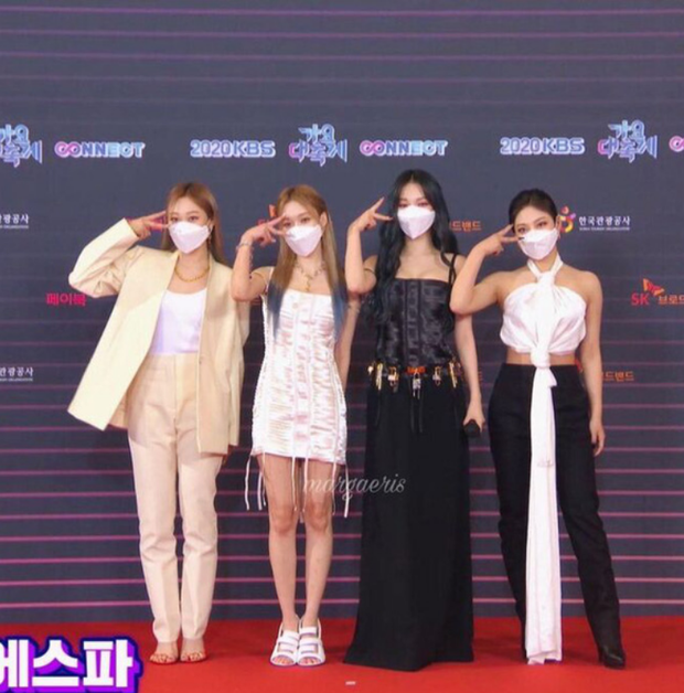 Idol Kpop diện hàng hiệu như đồ chợ, tại sao BLACKPINK cũng có mặt ở trong này? - Ảnh 13. Idol Kpop diện hàng hiệu như đồ chợ, tại sao BLACKPINK cũng có mặt ở trong này? - Ảnh 13.