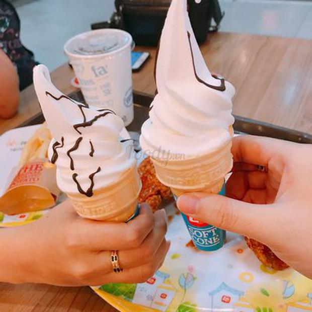 Lạ lùng trào lưu đem cái tô vào McDonalds để mua kem ốc quế rồi dầm nát: Người khen ngon, kẻ ví von với... với gì không nói đâu! - Ảnh 10.