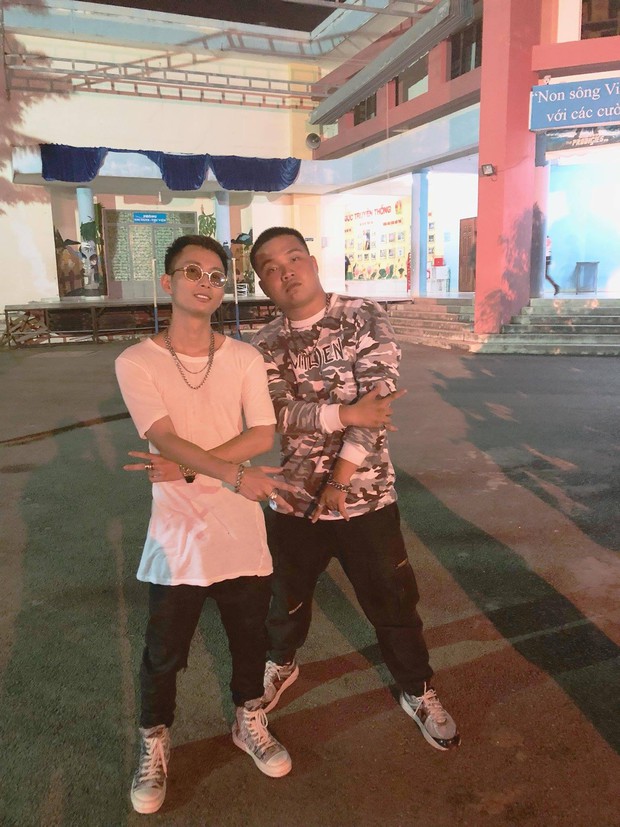Ngang ngược nhất Rap Việt: Rhymastic tung nón vàng giành thí sinh từng diss mình bằng ngôn từ cực gắt năm 16 tuổi - Ảnh 8. Ngang ngược nhất Rap Việt: Rhymastic tung nón vàng giành thí sinh từng diss mình bằng ngôn từ cực gắt năm 16 tuổi - Ảnh 8.