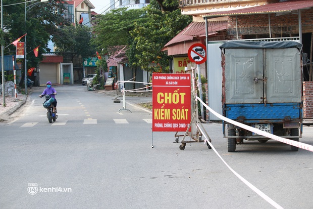 Hà Nội: Phong toả nhiều địa điểm tại huyện Quốc Oai sau khi ghi nhận 6 ca Covid-19 cộng đồng - Ảnh 8. Hà Nội: Phong toả nhiều địa điểm tại huyện Quốc Oai sau khi ghi nhận 6 ca Covid-19 cộng đồng - Ảnh 8.