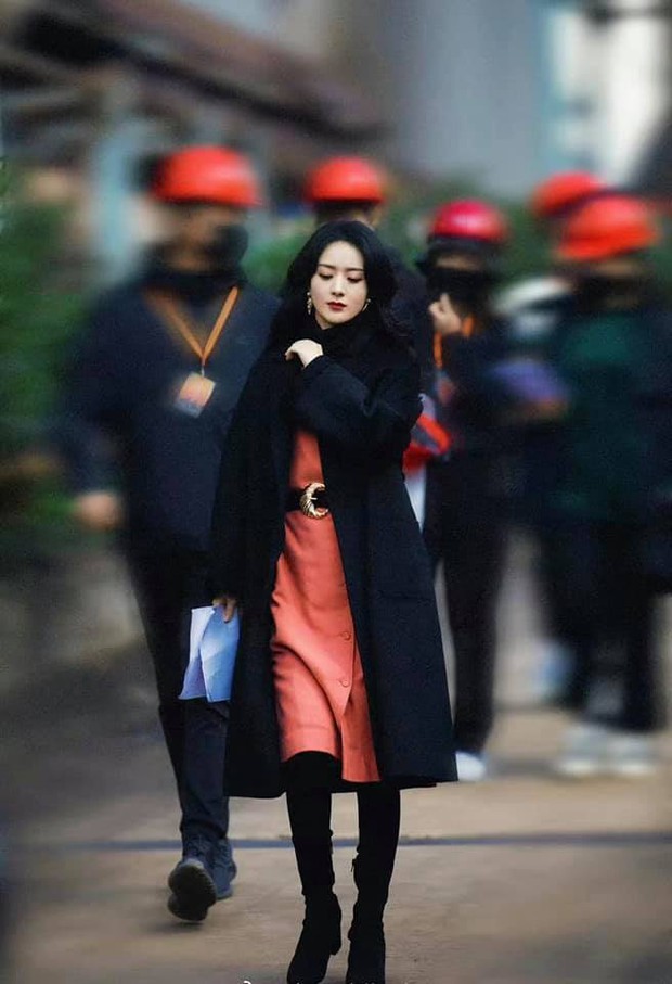 Triệu Lệ Dĩnh hóa phú bà sang chảnh ở phim mới, rửa phèn thành công nhưng vẫn có điểm phật lòng netizen - Ảnh 3. Triệu Lệ Dĩnh hóa phú bà sang chảnh ở phim mới, rửa phèn thành công nhưng vẫn có điểm phật lòng netizen - Ảnh 3.