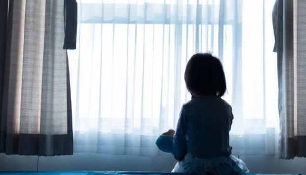 Bố dượng nói với con gái: Bí mật của hai ta, đừng để ai biết! - mãi 11 năm sau người mẹ mới phát hiện hành vi ác độc trên giường ngủ - Ảnh 1. Bố dượng nói với con gái: Bí mật của hai ta, đừng để ai biết! - mãi 11 năm sau người mẹ mới phát hiện hành vi ác độc trên giường ngủ - Ảnh 1.