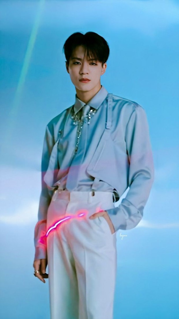 Em bé nổi tiếng trên sóng truyền hình năm xưa giờ đã 41 tuổi nhưng vẫn làm idol trong nhóm SM, body mlem phát mê! - Ảnh 1. Em bé nổi tiếng trên sóng truyền hình năm xưa giờ đã 41 tuổi nhưng vẫn làm idol trong nhóm SM, body mlem phát mê! - Ảnh 1.