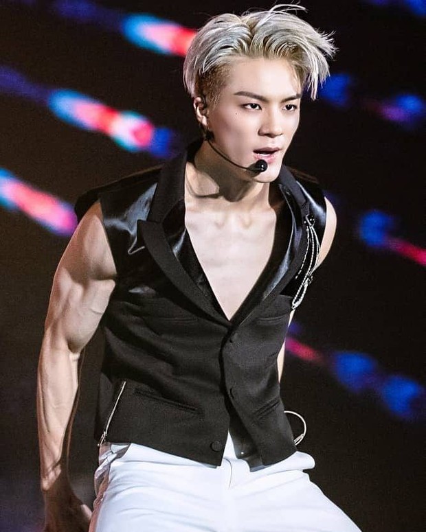 Em bé nổi tiếng trên sóng truyền hình năm xưa giờ đã 41 tuổi nhưng vẫn làm idol trong nhóm SM, body mlem phát mê! - Ảnh 10. Em bé nổi tiếng trên sóng truyền hình năm xưa giờ đã 41 tuổi nhưng vẫn làm idol trong nhóm SM, body mlem phát mê! - Ảnh 10.