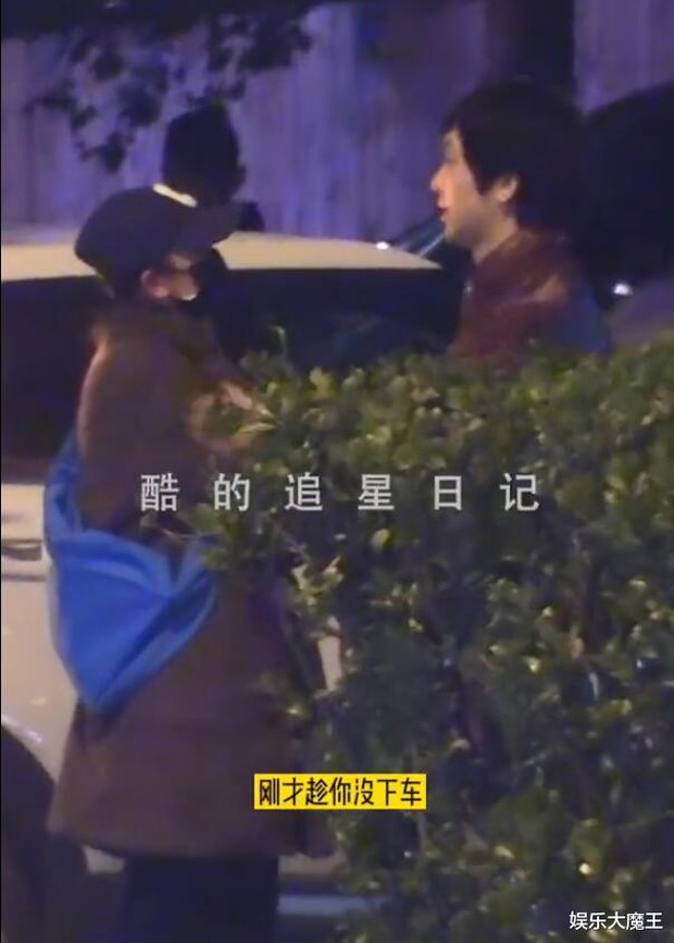Chưa từng có tiền lệ: Paparazzi theo chân nữ minh tinh đình đám hẹn hò, ai dè tóm sống cảnh đằng trai trơ trẽn ngoại tình - Ảnh 5. Chưa từng có tiền lệ: Paparazzi theo chân nữ minh tinh đình đám hẹn hò, ai dè tóm sống cảnh đằng trai trơ trẽn ngoại tình - Ảnh 5.