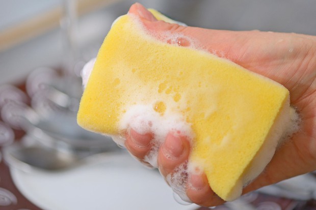 5 thói quen rửa bát không tốt mà nhiều gia đình mắc phải, vô tình tạo điều kiện cho cả ổ vi khuẩn phát triển để gây bệnh - Ảnh 3. 5 thói quen rửa bát không tốt mà nhiều gia đình mắc phải, vô tình tạo điều kiện cho cả ổ vi khuẩn phát triển để gây bệnh - Ảnh 3.