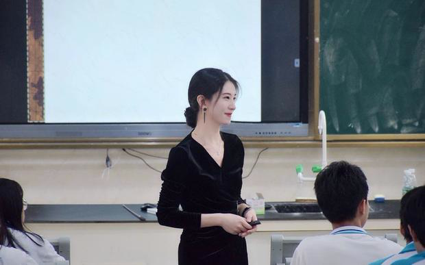 Bé gái 9 tuổi mắc chứng trầm cảm, bác sĩ vừa nhìn ảnh cô giáo chủ nhiệm liền chỉ ra ngay nguyên nhân - Ảnh 1. Bé gái 9 tuổi mắc chứng trầm cảm, bác sĩ vừa nhìn ảnh cô giáo chủ nhiệm liền chỉ ra ngay nguyên nhân - Ảnh 1.