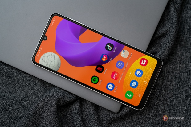 Bất ngờ khi mãnh thú mới Galaxy M22 có thể “cân tất” được cả những tựa game nặng này mà vẫn mượt mà suốt trận - Ảnh 2. Bất ngờ khi mãnh thú mới Galaxy M22 có thể “cân tất” được cả những tựa game nặng này mà vẫn mượt mà suốt trận - Ảnh 2.