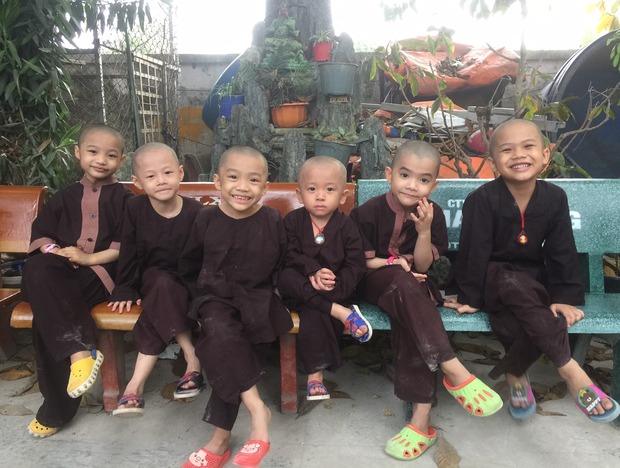5 em bé ở Tịnh thất Bồng Lai nổi tiếng từ Thách Thức Danh Hài giờ ra sao? - Ảnh 2.
