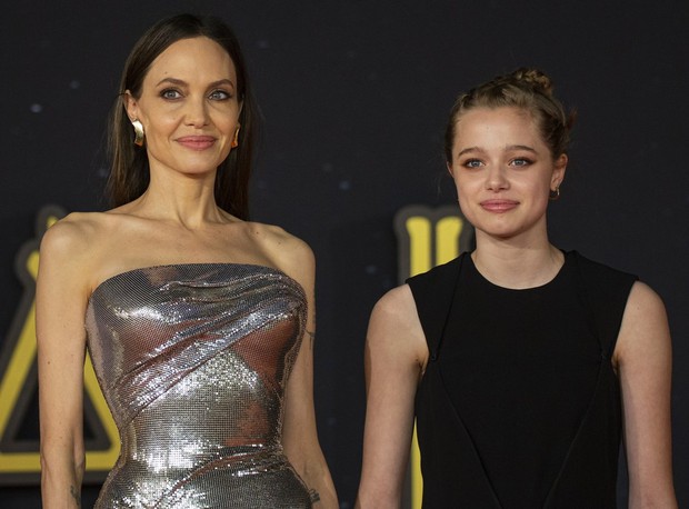 Angelina Jolie led her two daughters to land on the Italian red carpet, the spotlight fell on Shiloh: Pretty face, converging all the beauty of her parents - Photo 6.