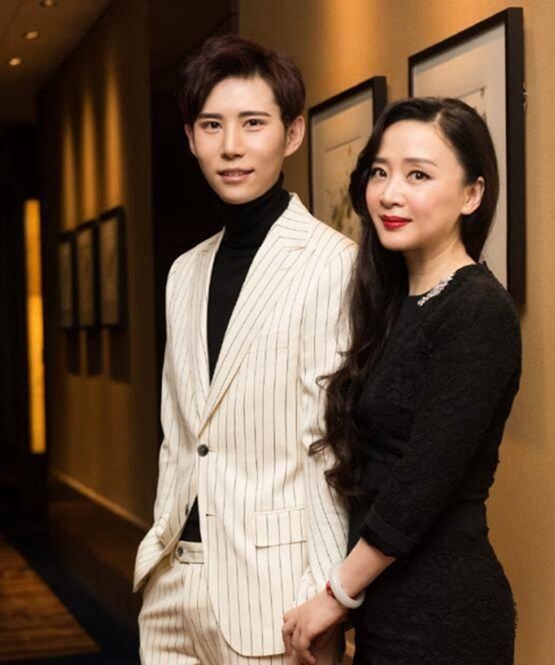 Sốc visual Nhện tinh Tây Du Ký sau 35 năm: U60 vẫn trẻ hú hồn, nghỉ đóng phim thành CEO quyền lực - Ảnh 5. Sốc visual Nhện tinh Tây Du Ký sau 35 năm: U60 vẫn trẻ hú hồn, nghỉ đóng phim thành CEO quyền lực - Ảnh 5.