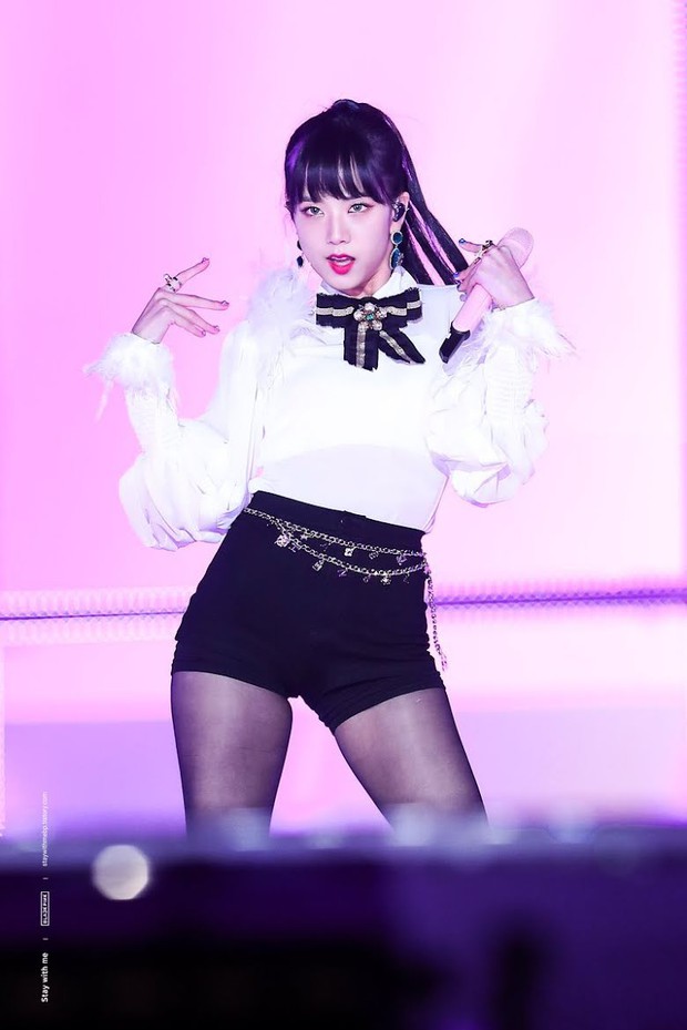 Body của mỹ nhân bị đánh giá thấp nhất BLACKPINK: Thua chị kém em vẫn có cơ bụng số 11 cực phẩm, chân thon khỏe khoắn ai nấy đều phát mê - Ảnh 10. Body của mỹ nhân bị đánh giá thấp nhất BLACKPINK: Thua chị kém em vẫn có cơ bụng số 11 cực phẩm, chân thon khỏe khoắn ai nấy đều phát mê - Ảnh 10.