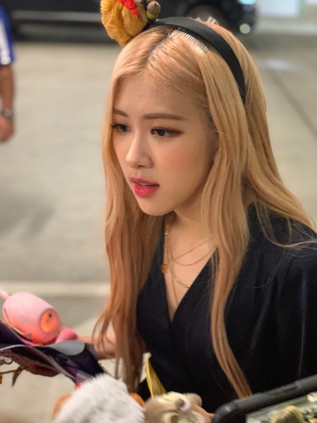 Check nhanh visual của idol qua cam thường: BLACKPINK thần thái vẫn đỉnh, nhưng huyền thoại nhất lại là 1 mỹ nhân quá cố - Ảnh 5. Check nhanh visual của idol qua cam thường: BLACKPINK thần thái vẫn đỉnh, nhưng huyền thoại nhất lại là 1 mỹ nhân quá cố - Ảnh 5.