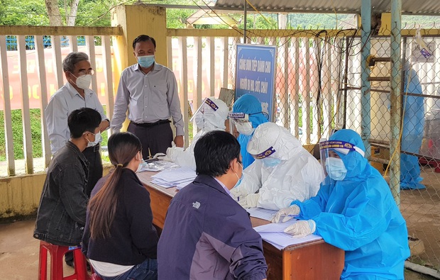 Phát hiện thêm ổ dịch phức tạp đã lây nhiễm qua nhiều chu kỳ, Quảng Nam phong tỏa gấp hàng loạt hộ dân - Ảnh 1. Phát hiện thêm ổ dịch phức tạp đã lây nhiễm qua nhiều chu kỳ, Quảng Nam phong tỏa gấp hàng loạt hộ dân - Ảnh 1.