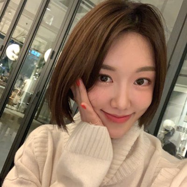 Bạn gái Kim Seon Ho bị bóc sạch vụ ngoại tình: 3 tuần đem 3 người đàn ông về nhà sex, ly hôn sau 17 ngày vì chồng tóm sống - Ảnh 3. Bạn gái Kim Seon Ho bị bóc sạch vụ ngoại tình: 3 tuần đem 3 người đàn ông về nhà sex, ly hôn sau 17 ngày vì chồng tóm sống - Ảnh 3.