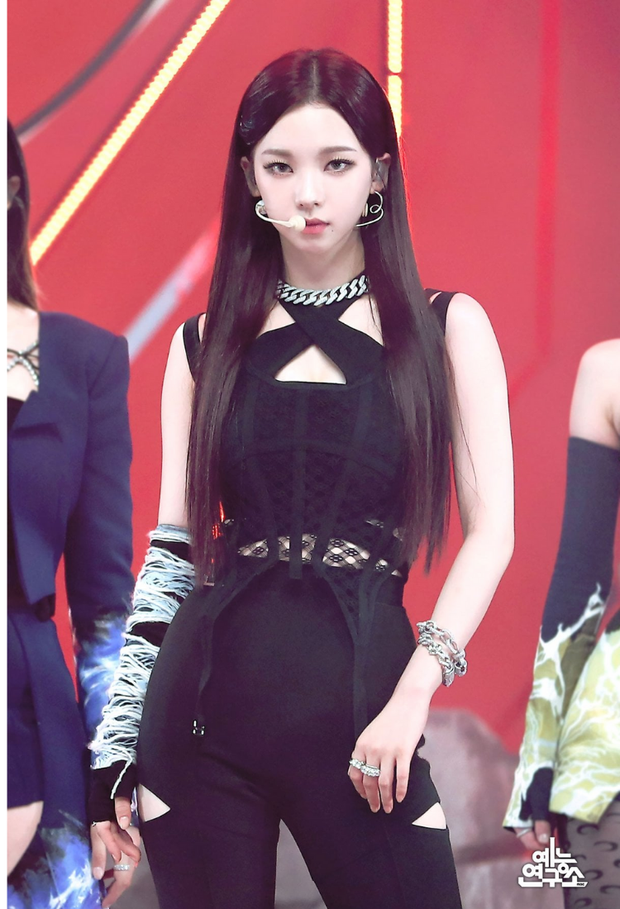Bùng nổ khi 2 center Gen 4 cùng chung một khung hình: Karina hay Ryujin sẽ được vote nhiều nhất? - Ảnh 1. Bùng nổ khi 2 center Gen 4 cùng chung một khung hình: Karina hay Ryujin sẽ được vote nhiều nhất? - Ảnh 1.