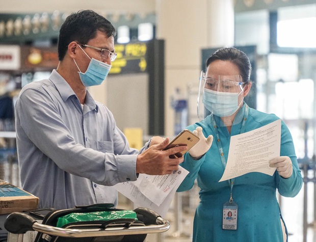 Hành khách đi máy bay cần điền thông tin theo mẫu mới - Ảnh 1. Hành khách đi máy bay cần điền thông tin theo mẫu mới - Ảnh 1.