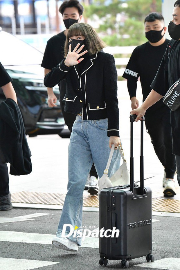 Mối quan hệ của BLACKPINK với phóng viên: Lisa quen Dispatch, Jennie cứ đáng yêu làm người ta cầm máy ảnh mà rớt liêm sỉ - Ảnh 6. Mối quan hệ của BLACKPINK với phóng viên: Lisa quen Dispatch, Jennie cứ đáng yêu làm người ta cầm máy ảnh mà rớt liêm sỉ - Ảnh 6.