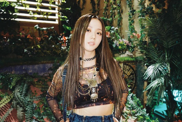 Jisoo từng suốt ngày đeo choker tới phát ngốt, soi vào mới hiểu lý do ẩn giấu - Ảnh 6. Jisoo từng suốt ngày đeo choker tới phát ngốt, soi vào mới hiểu lý do ẩn giấu - Ảnh 6.