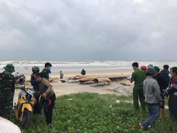 Buổi sáng tang thương ở Quảng Nam: Tìm thấy 6 thi thể mất tích do mưa lũ, có 2 em mới 14 tuổi - Ảnh 1.