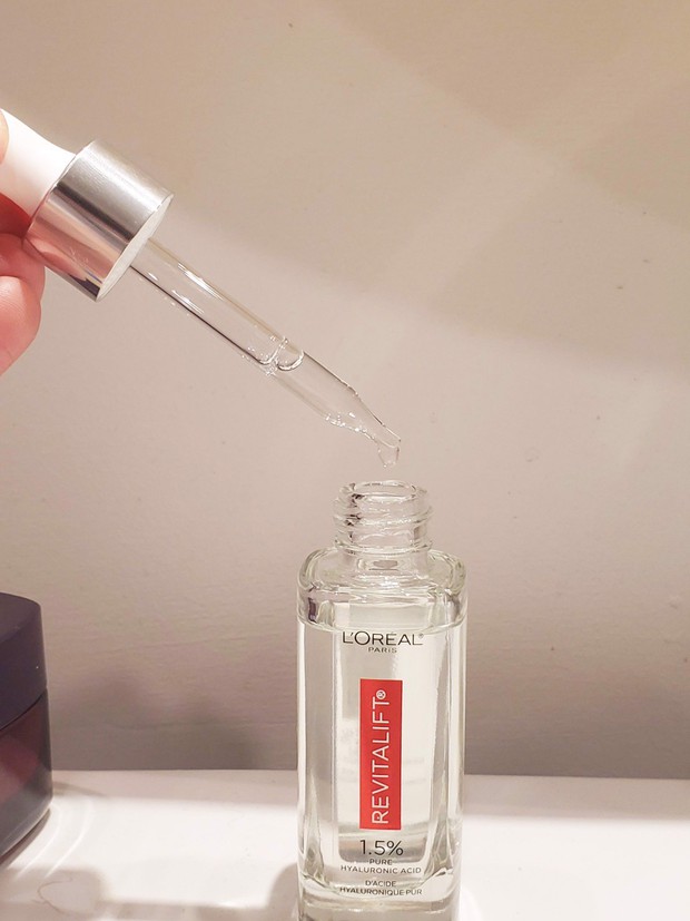 Hyaluronic Acid mùa này là nhất, mix với Vitamin C thì khỏi bàn nhưng làm sai bước này thì da giãy đành đạch cho xem - Ảnh 2. Hyaluronic Acid mùa này là nhất, mix với Vitamin C thì khỏi bàn nhưng làm sai bước này thì da giãy đành đạch cho xem - Ảnh 2.