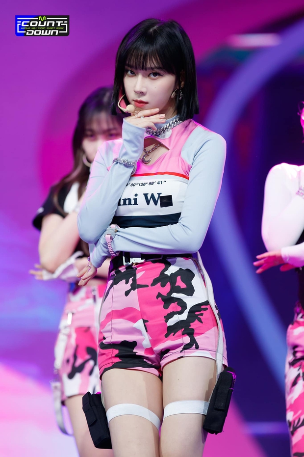 Nhìn Winter (aespa) là biết ngay âm mưu của SM: Debut bị chê mặt dừ, sau 1 năm dân tình tự vả vì quá hồ đồ - Ảnh 18. Nhìn Winter (aespa) là biết ngay âm mưu của SM: Debut bị chê mặt dừ, sau 1 năm dân tình tự vả vì quá hồ đồ - Ảnh 18.