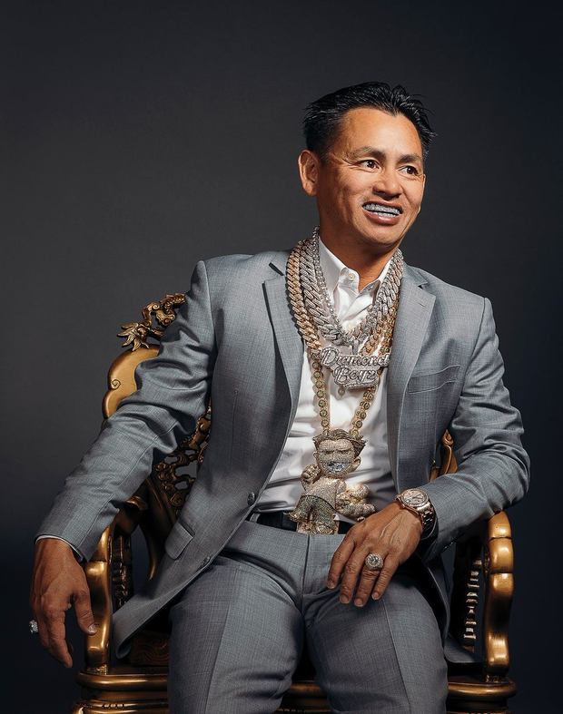 Wowy muốn sang Mỹ gặp ông trùm kim hoàn Johnny Dang, netizen mỉa mai: Lại chuẩn bị có bản rap nịnh mới rồi! - Ảnh 2. Wowy muốn sang Mỹ gặp ông trùm kim hoàn Johnny Dang, netizen mỉa mai: Lại chuẩn bị có bản rap nịnh mới rồi! - Ảnh 2.