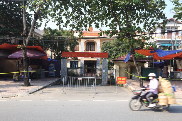 KHẨN: Hà Nội tìm người từng đến tiệm cắt tóc liên quan nữ cán bộ Tòa án dương tính SARS-CoV-2 - Ảnh 2.