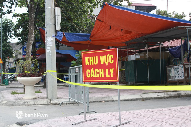 Ảnh: Phong toả Toà án huyện và nhiều địa điểm ở Hà Nội sau ca mắc Covid-19 - Ảnh 3. Ảnh: Phong toả Toà án huyện và nhiều địa điểm ở Hà Nội sau ca mắc Covid-19 - Ảnh 3.