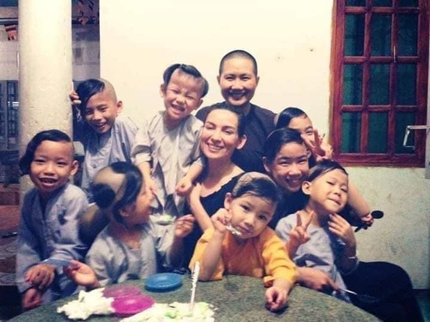 đại trượng phu nuôi cố ca sĩ Phi Nhung đón sinh nhật tồi tệ hơn nhất khi không ngon có mẹ - Ảnh 3. đại trượng phu nuôi cố ca sĩ Phi Nhung đón sinh nhật tồi tệ hơn nhất khi không ngon có mẹ - Ảnh 3.