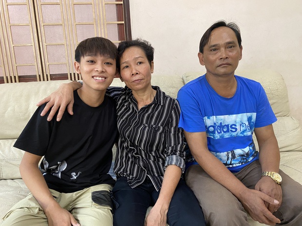 Hồ Văn Cường gây tranh cãi vì thái độ với mẹ nuôi lẫn mẹ ruột, làm sao? mà khiến Phi Nhung bức xúc đến nỗi đòi xé hình? - Ảnh 4. Hồ Văn Cường gây tranh cãi vì thái độ với mẹ nuôi lẫn mẹ ruột, làm sao? mà khiến Phi Nhung bức xúc đến nỗi đòi xé hình? - Ảnh 4.