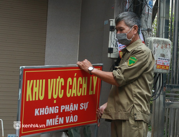 Toàn cảnh 4 ổ dịch Covid-19 tại Hà Nội: Liên quan tiệm cắt tóc, đám ma và nhiều cơ quan - Ảnh 2. Toàn cảnh 4 ổ dịch Covid-19 tại Hà Nội: Liên quan tiệm cắt tóc, đám ma và nhiều cơ quan - Ảnh 2.