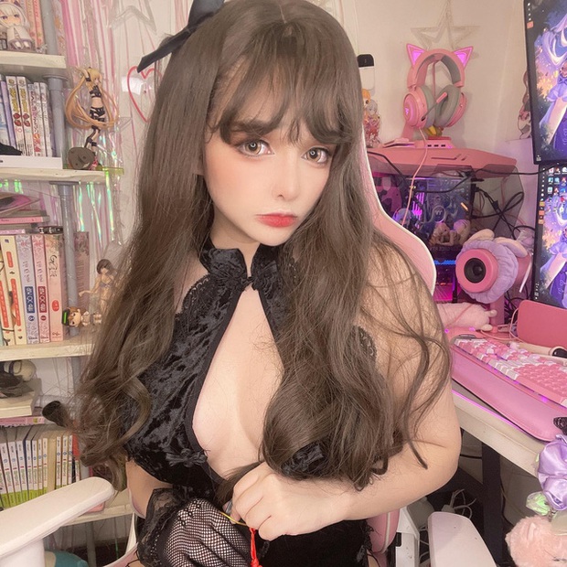 Coslay trang phục siêu táo bạo lên sóng, nữ streamer Việt khiến người xem bất ngờ, lo sợ hớ hênh nhạy cảm - Ảnh 5.