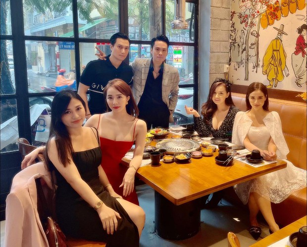 Việt Anh, Quỳnh Nga bị lu mờ bởi vòng 1 khủng của mỹ nhân này trong sinh nhật bạn thân - Ảnh 3. Việt Anh, Quỳnh Nga bị lu mờ bởi vòng 1 khủng của mỹ nhân này trong sinh nhật bạn thân - Ảnh 3.