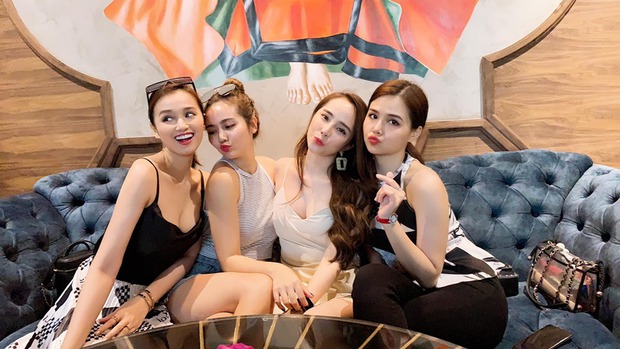 Việt Anh, Quỳnh Nga bị lu mờ bởi vòng 1 khủng của mỹ nhân này trong sinh nhật bạn thân - Ảnh 6. Việt Anh, Quỳnh Nga bị lu mờ bởi vòng 1 khủng của mỹ nhân này trong sinh nhật bạn thân - Ảnh 6.