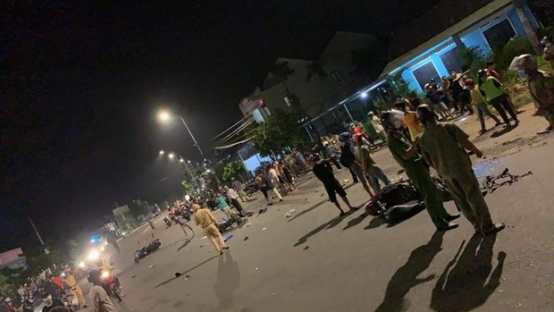 NÓNG: Ô tô tông hàng loạt xe máy, 3 người phụ nữ thương vong - Ảnh 3. NÓNG: Ô tô tông hàng loạt xe máy, 3 người phụ nữ thương vong - Ảnh 3.