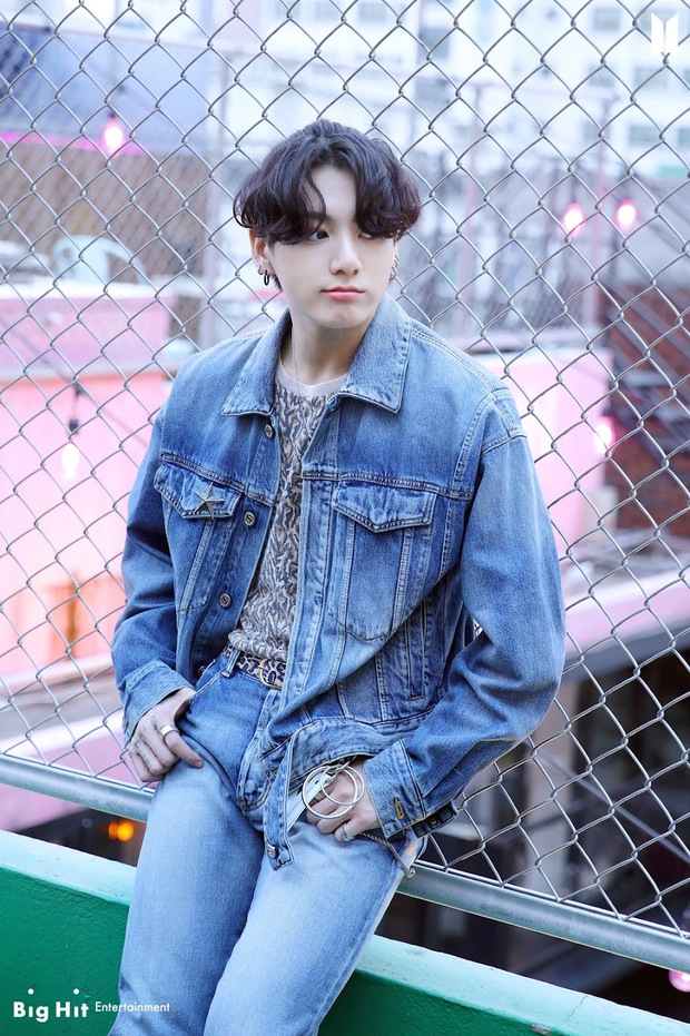 Jungkook bất ngờ cover ca khúc của Harry Styles lúc nửa đêm, nghe xong Knet ước em út BTS ca hát đến cuối đời - Ảnh 3. Jungkook bất ngờ cover ca khúc của Harry Styles lúc nửa đêm, nghe xong Knet ước em út BTS ca hát đến cuối đời - Ảnh 3.